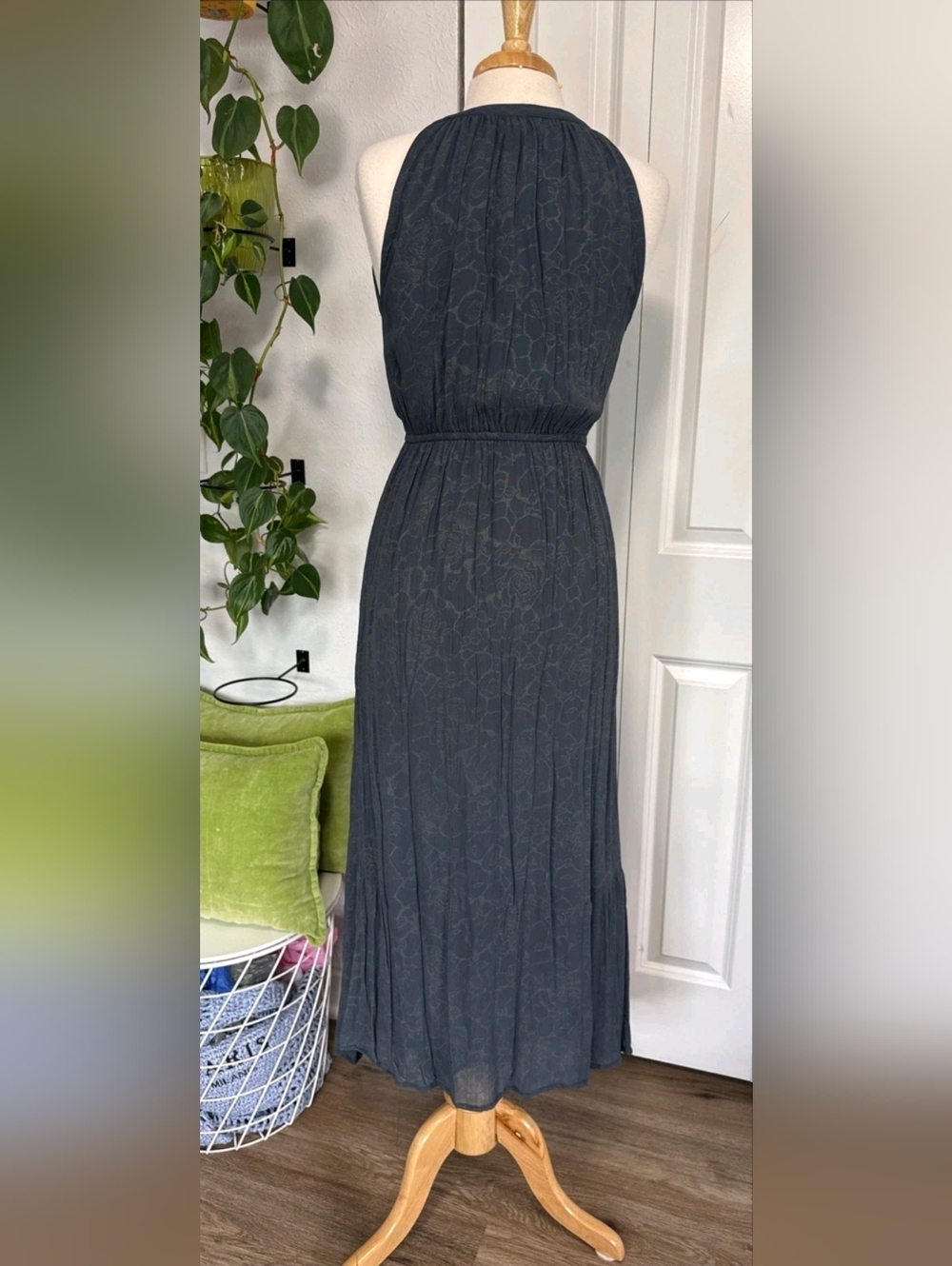 World Market Boho Halter Maxi Dress Gray Floral Viscose Lined Flowy Resort S/M - Picture 7 of 9